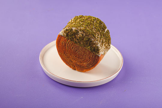 Fıstık Dolgulu Roll Kruvasan